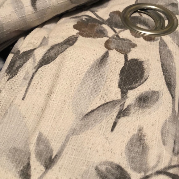 Curtain Lot - Picture 3 of 15